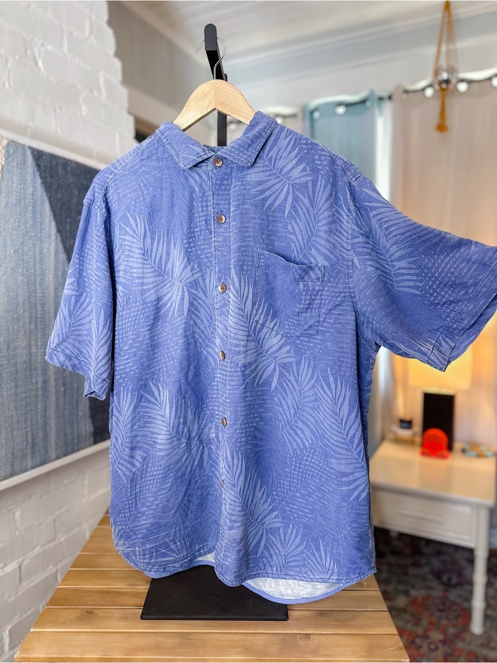 Tommy Bahama 100% Silk Blue Tropical Button Up Short Sleeve Shirt